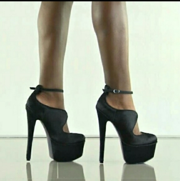 LONDON TRASH Black Pony Hair Heels Pump - Picture 9 of 9